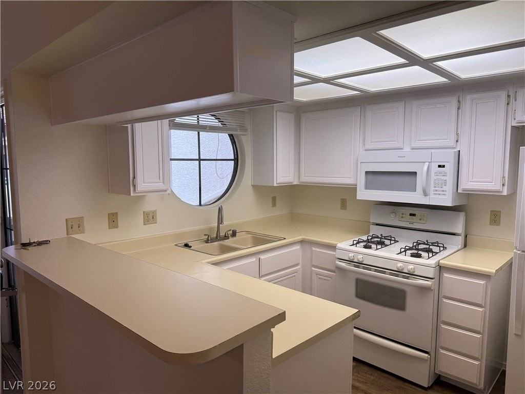 930 N Sloan Ln #203 - Photo 3 of 18