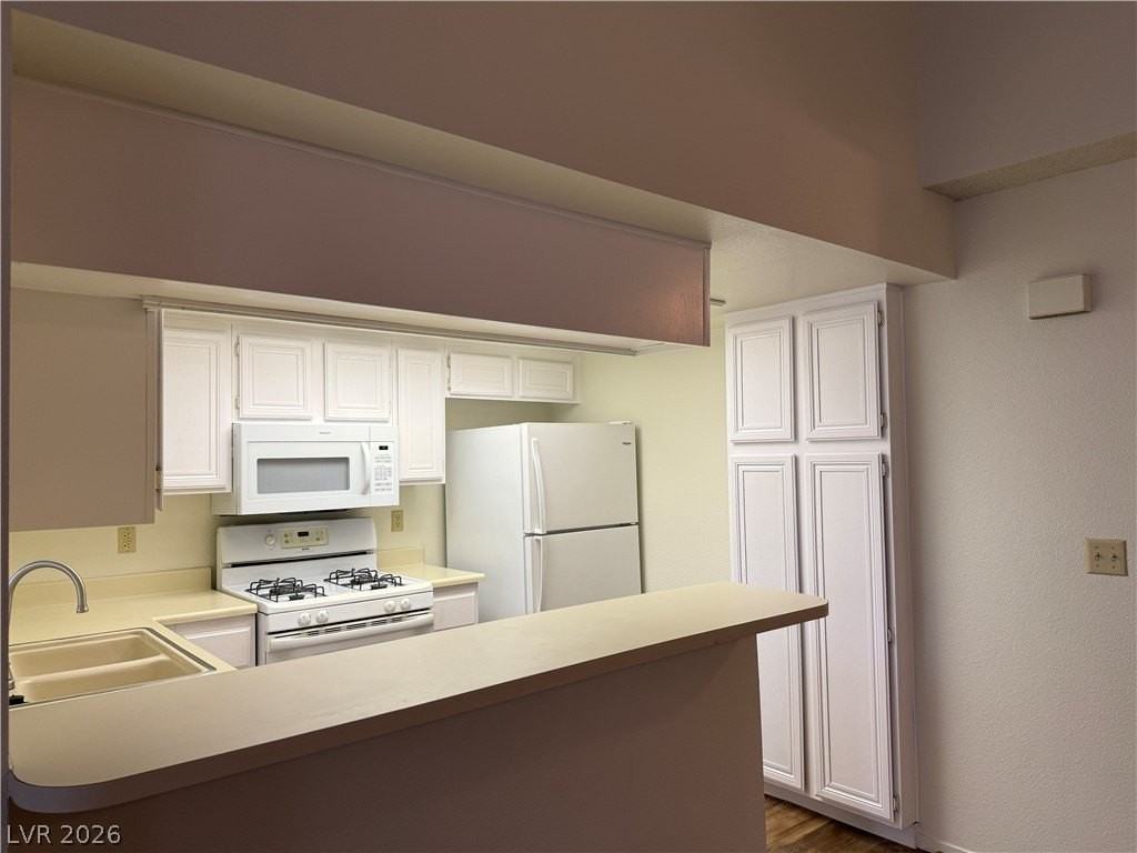 930 N Sloan Ln #203 - Photo 5 of 18