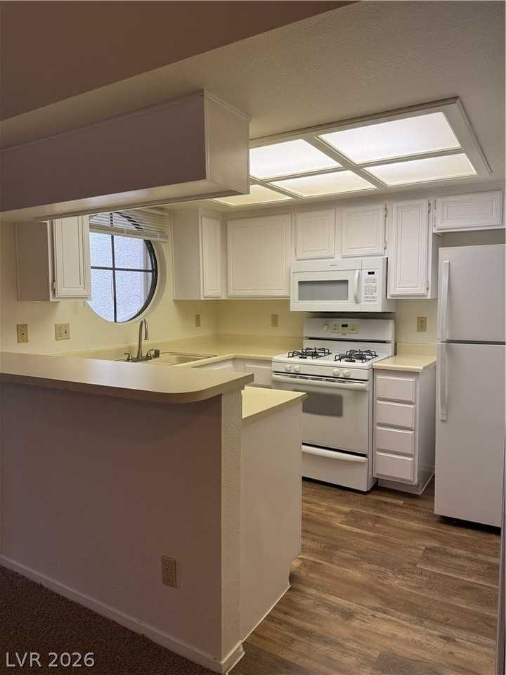 930 N Sloan Ln #203 - Photo 6 of 18