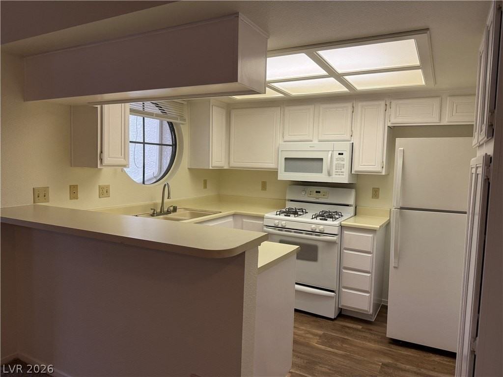 930 N Sloan Ln #203 - Photo 7 of 18