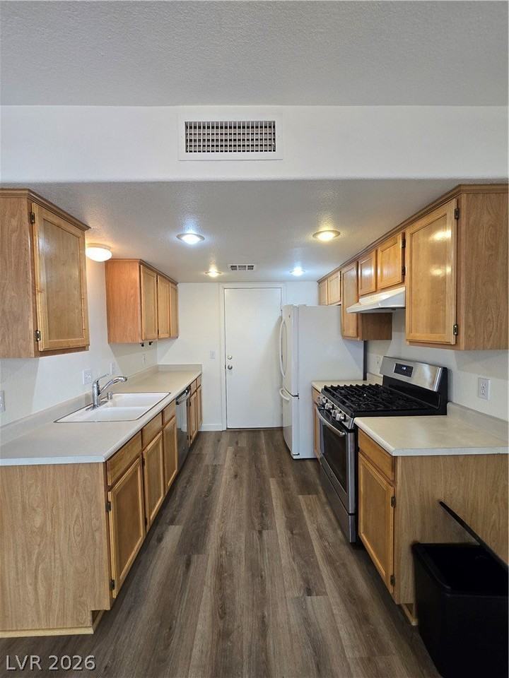 794 Kiska Ave - Photo 7 of 32