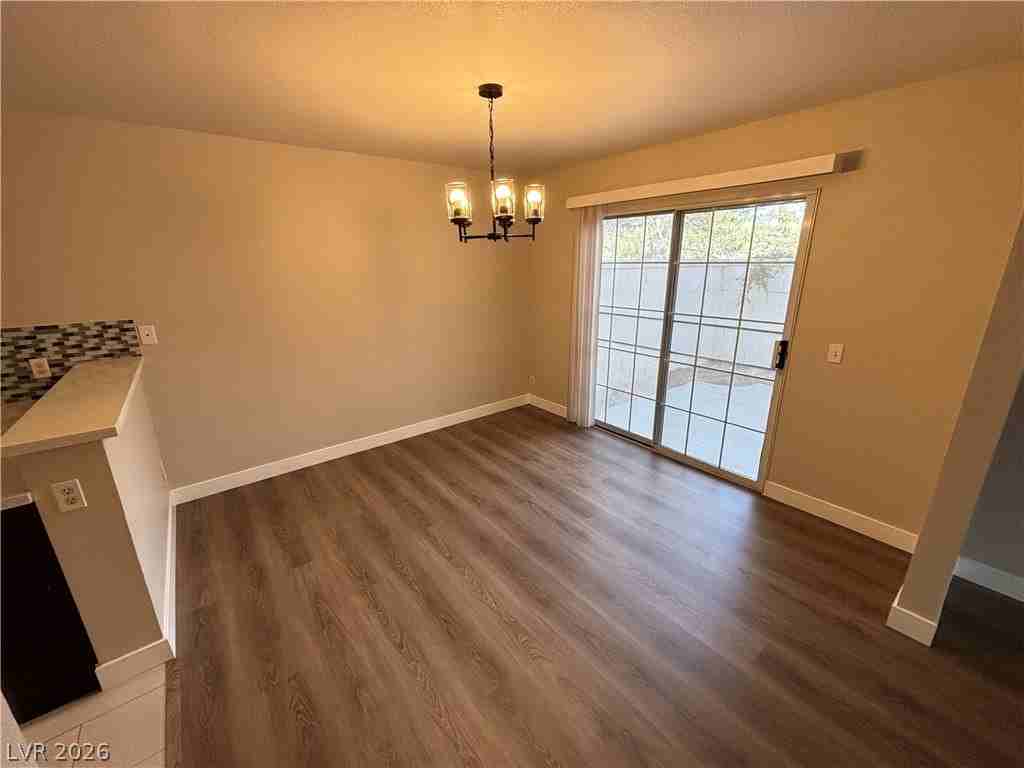 2824 Crystal Lantern Dr - Photo 5 of 33