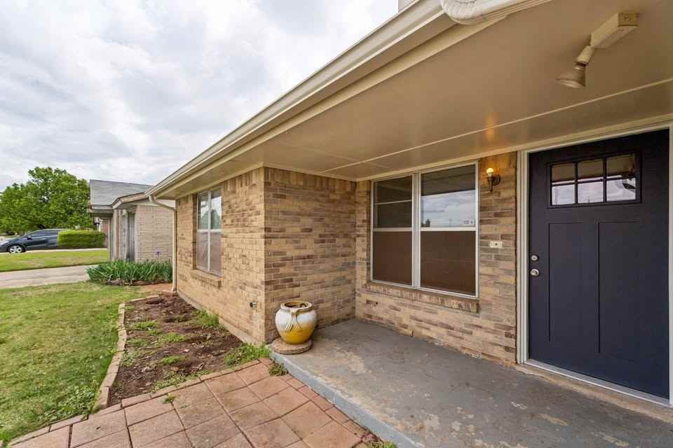 8432 Nw 92nd St #1 - Photo 2 of 20