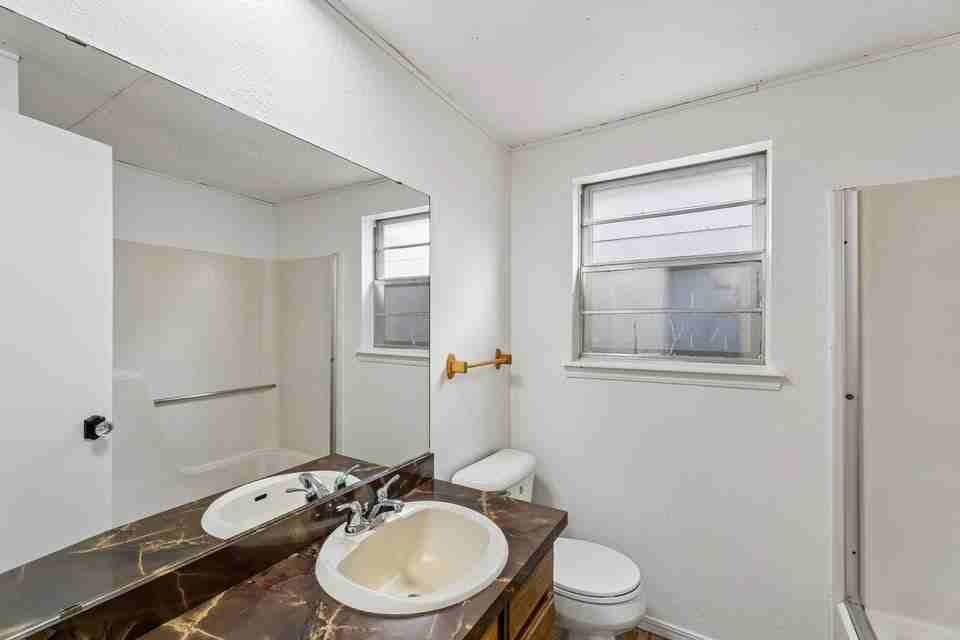 8432 Nw 92nd St #1 - Photo 3 of 20