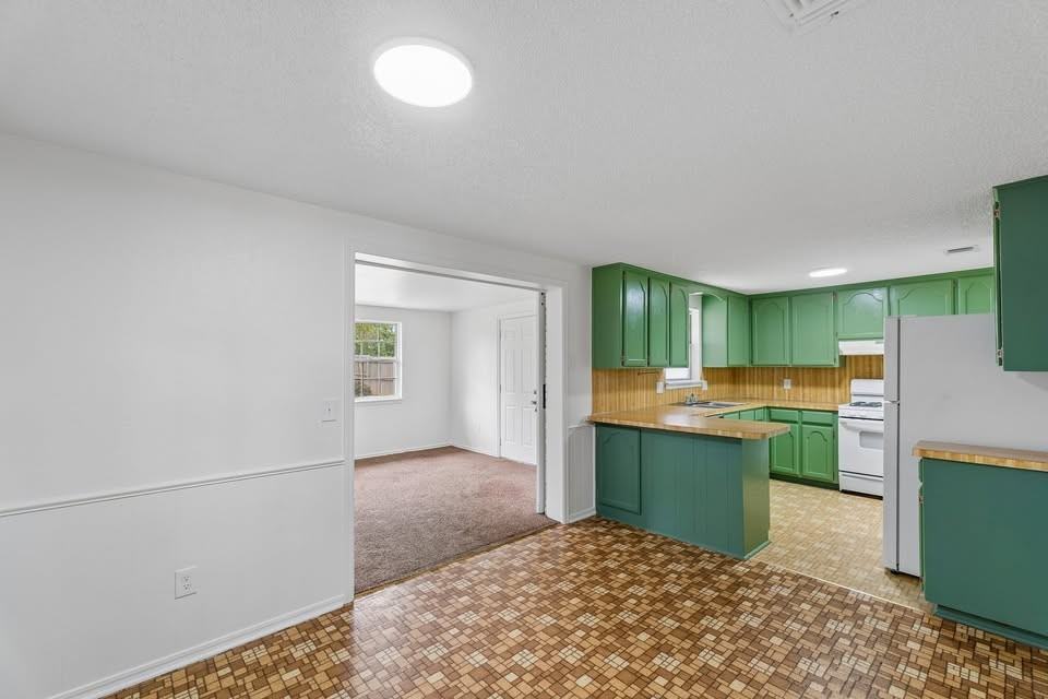 8432 Nw 92nd St #1 - Photo 4 of 20