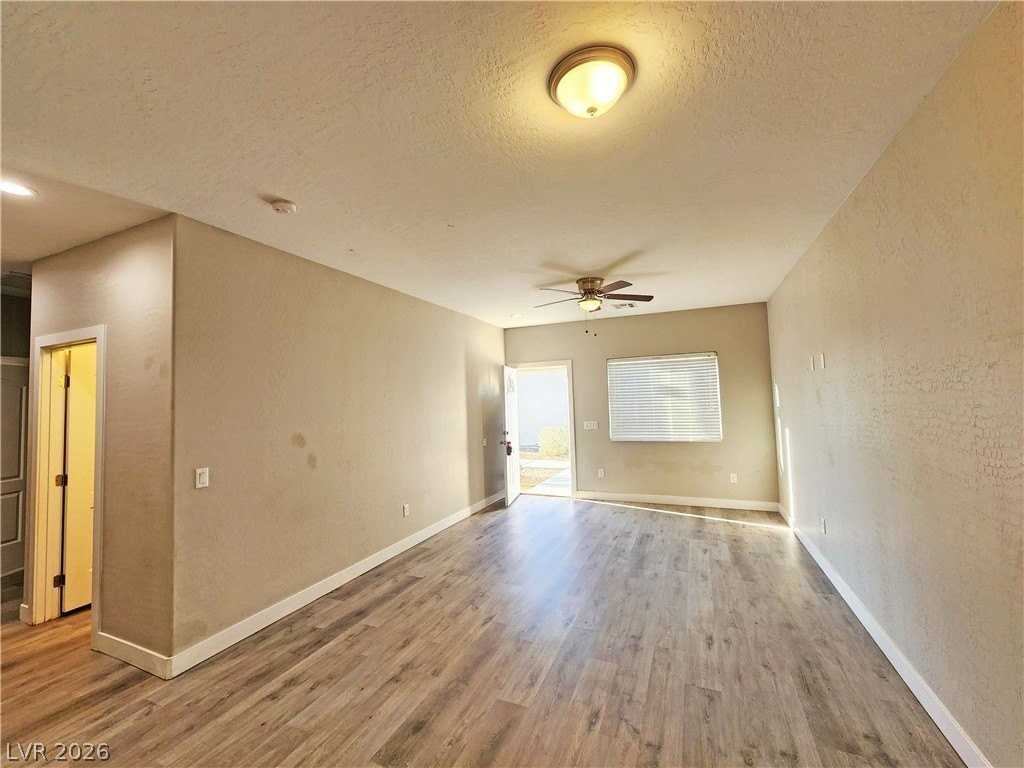 1121 Sixshooter Ave #2 - Photo 5 of 28
