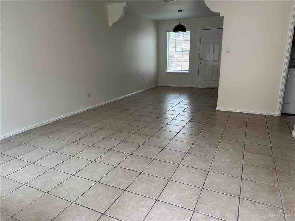 512 E Upas Ave #1 - Photo 4 of 13