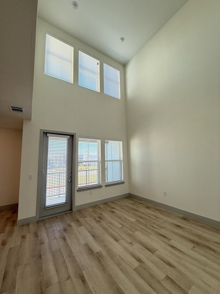 3001 E Pecan St #2102 - Photo 2 of 8