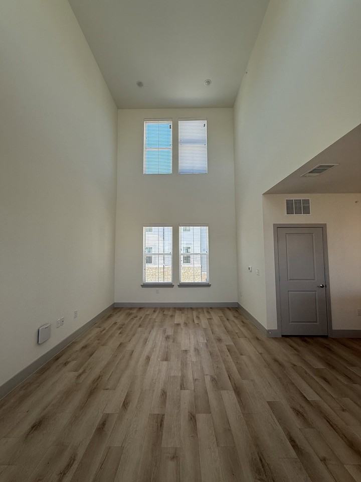 3001 E Pecan St #2102 - Photo 4 of 8