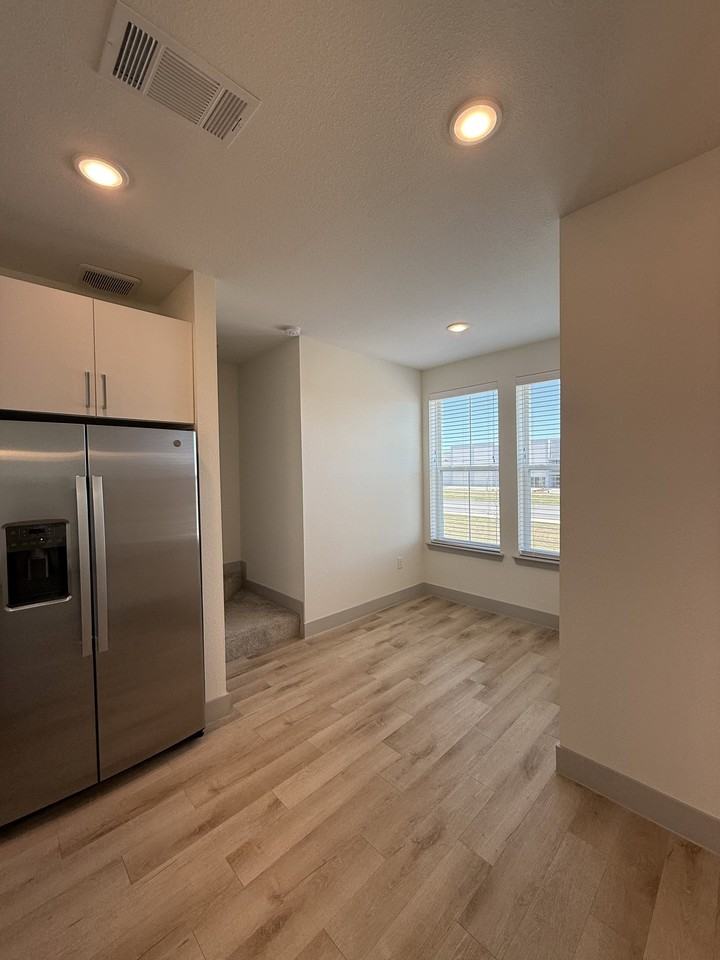 3001 E Pecan St #2102 - Photo 5 of 8