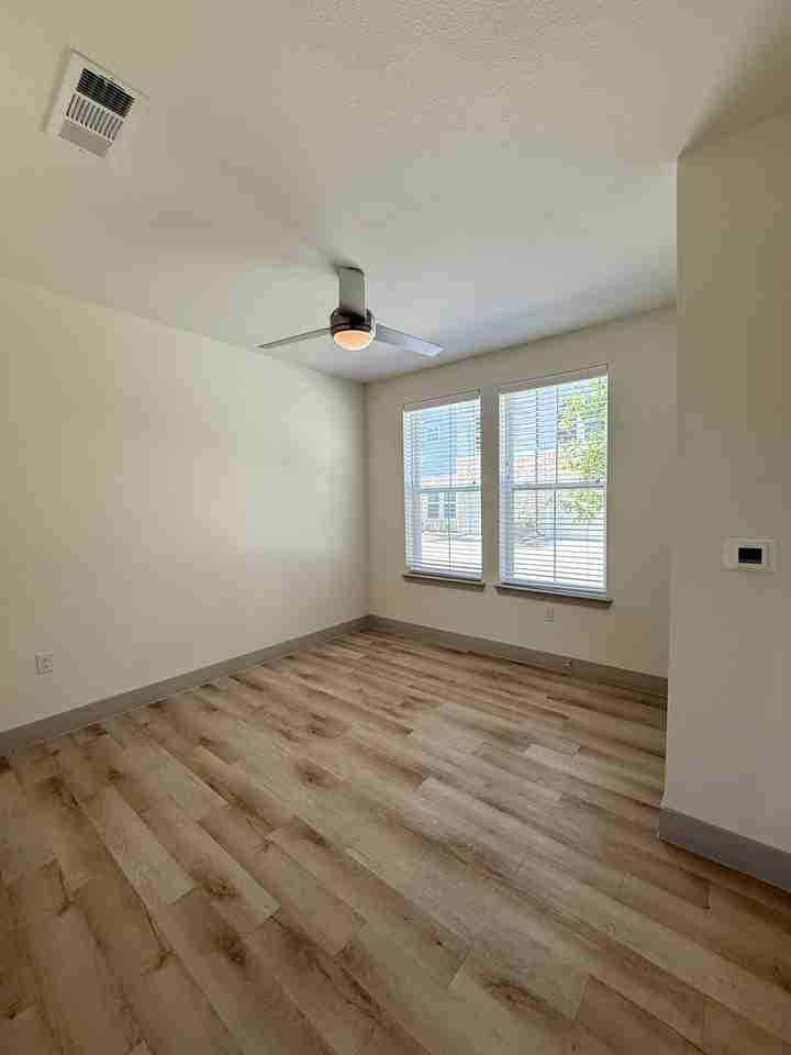 3001 E Pecan St #2102 - Photo 6 of 8