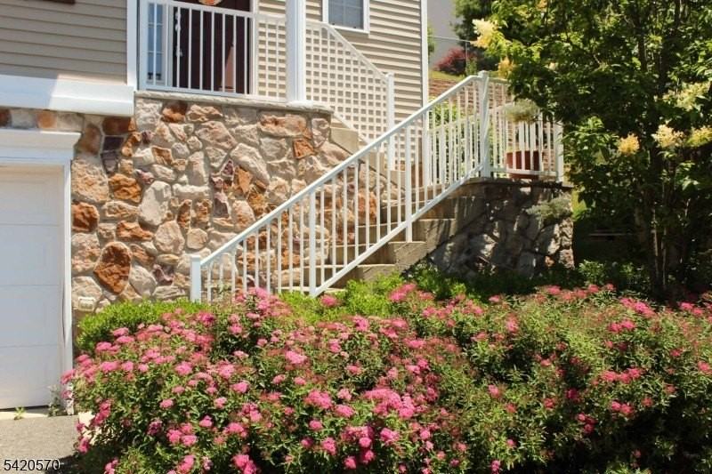 282 Winding Hill Dr - Photo 2 of 14