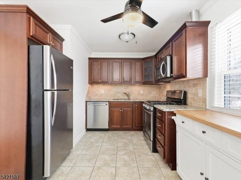 115 Pitney Pl - Photo 5 of 25