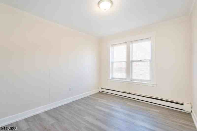 226 Franklin Ave #2R - Photo 4 of 24