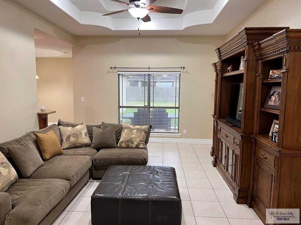 1626 Christians Cir - Photo 4 of 19