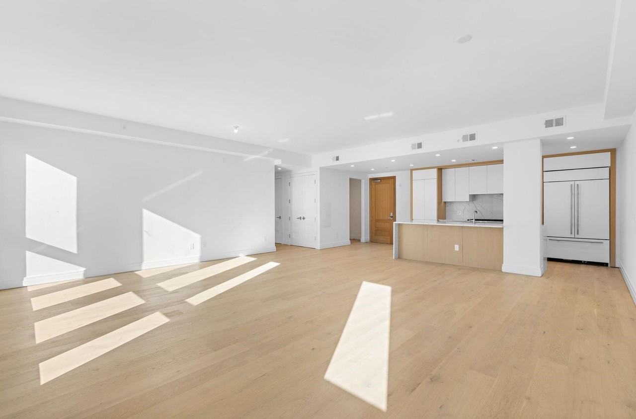 720 Clinton St #502 - Photo 2 of 30