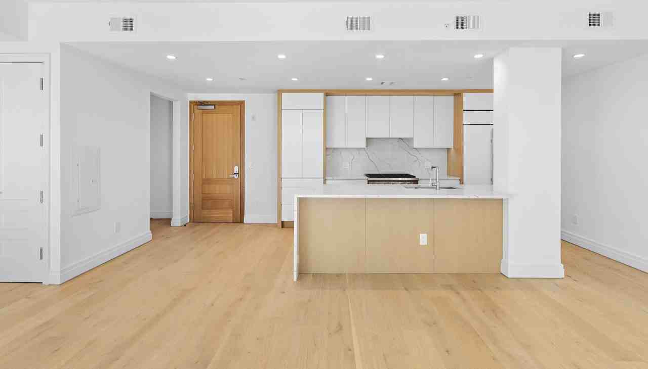 720 Clinton St #502 - Photo 3 of 30