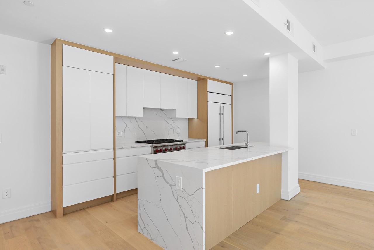 720 Clinton St #502 - Photo 4 of 30