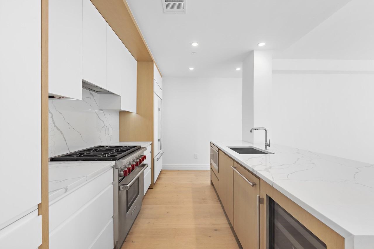 720 Clinton St #502 - Photo 5 of 30