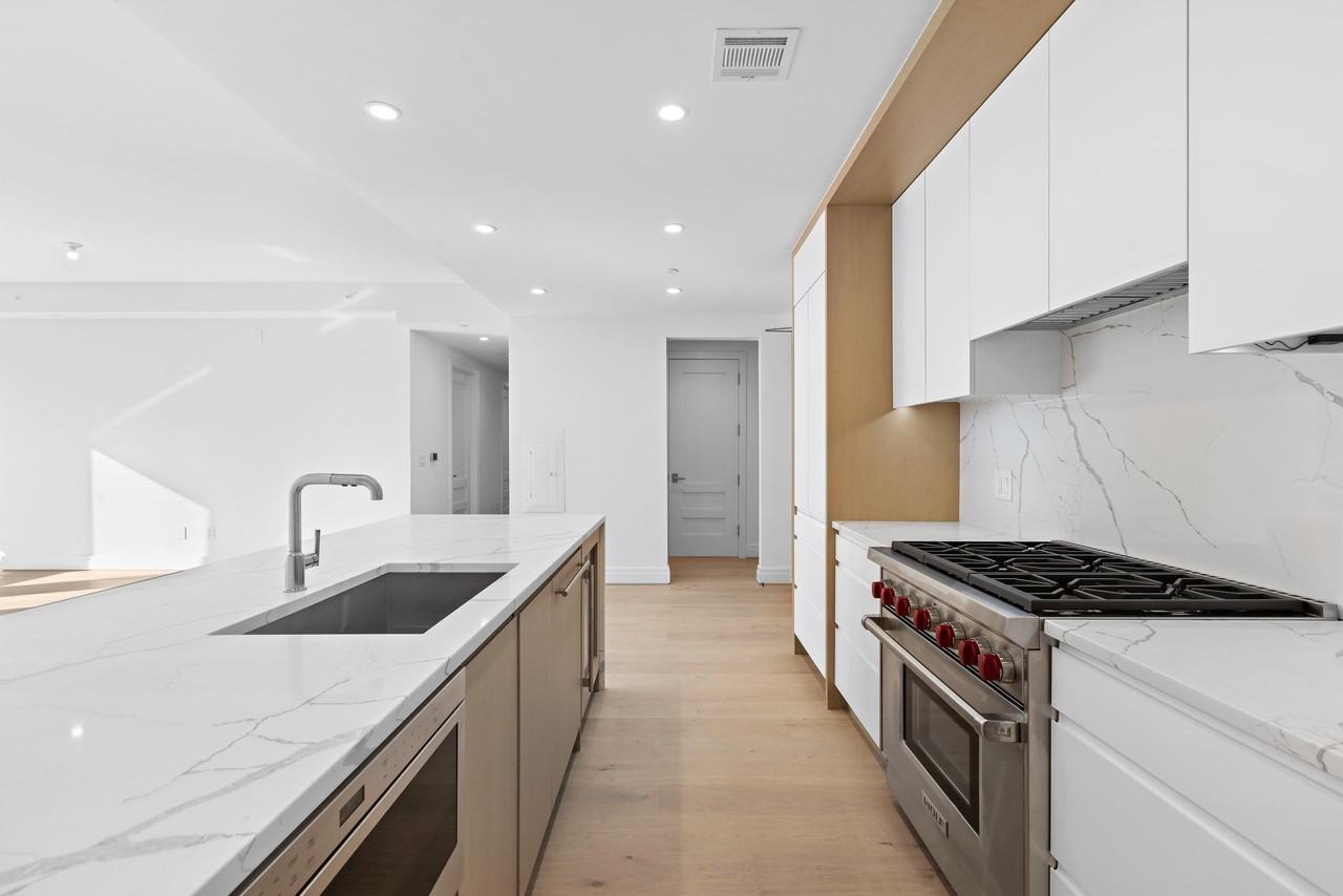 720 Clinton St #502 - Photo 6 of 30