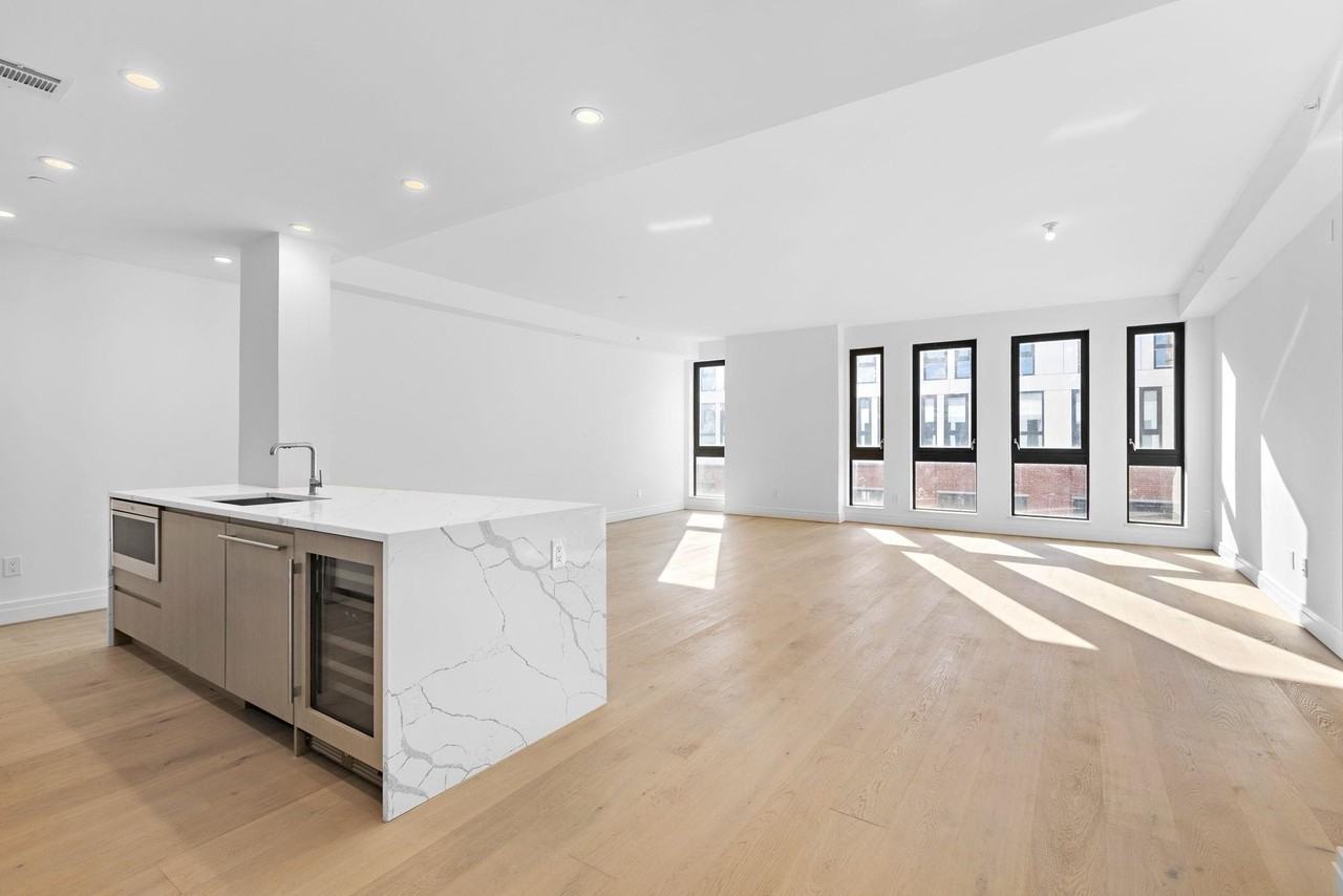 720 Clinton St #502 - Photo 7 of 30