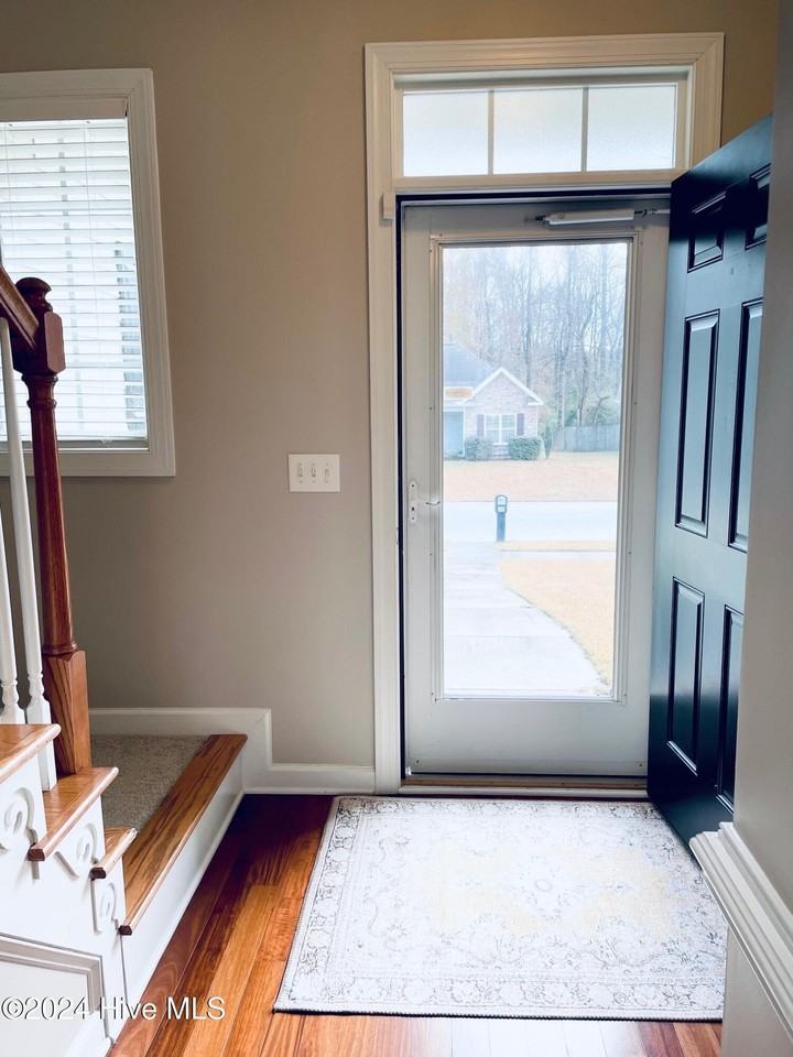 533 Kiesee Dr - Photo 4 of 29