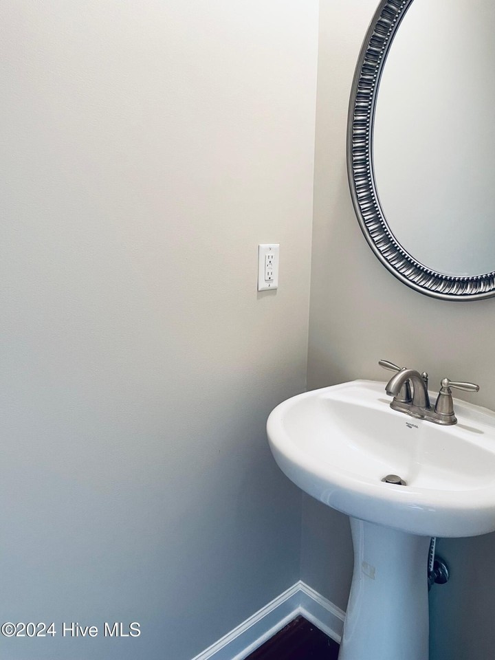 533 Kiesee Dr - Photo 6 of 29