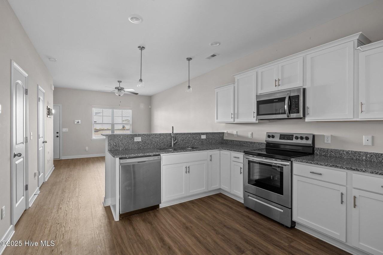 16 Catalina Cir #16 - Photo 2 of 40