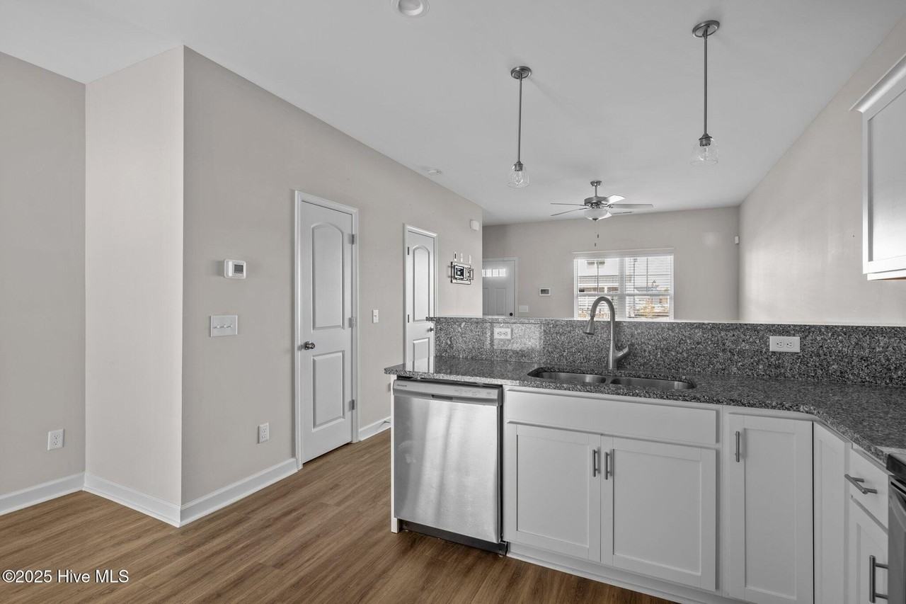 16 Catalina Cir #16 - Photo 3 of 40