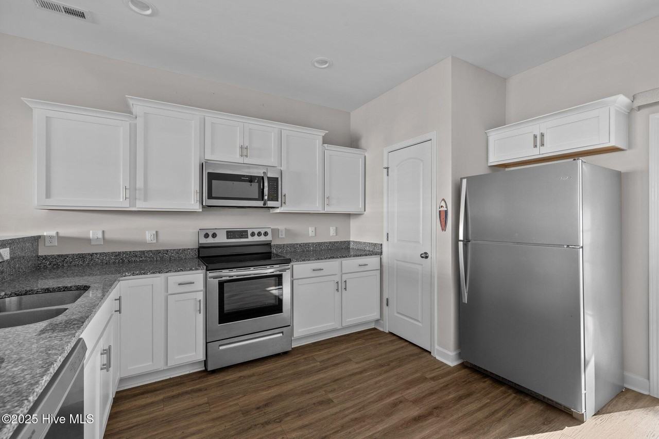 16 Catalina Cir #16 - Photo 5 of 40