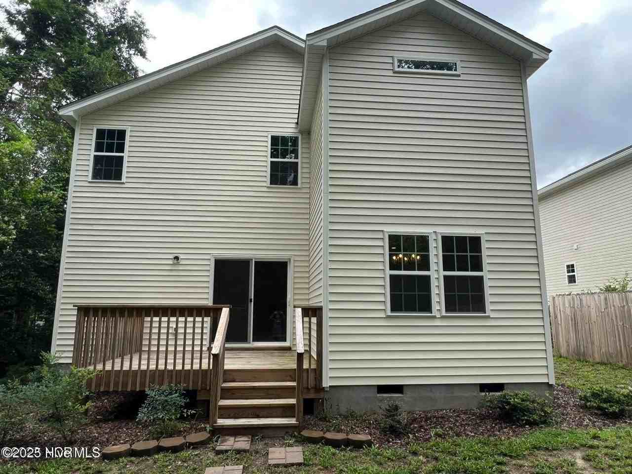 1050 W Indiana Ave - Photo 3 of 10