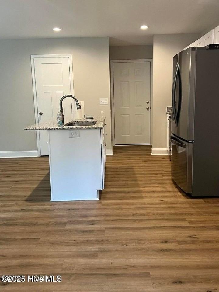 1050 W Indiana Ave - Photo 7 of 10