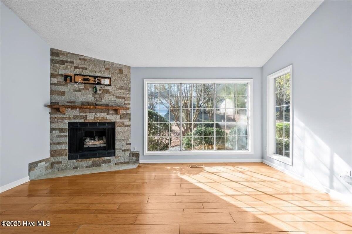 405 Spring Lake Dr - Photo 3 of 35
