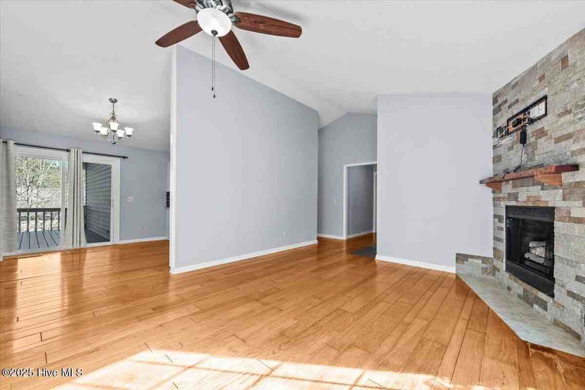 405 Spring Lake Dr - Photo 4 of 35