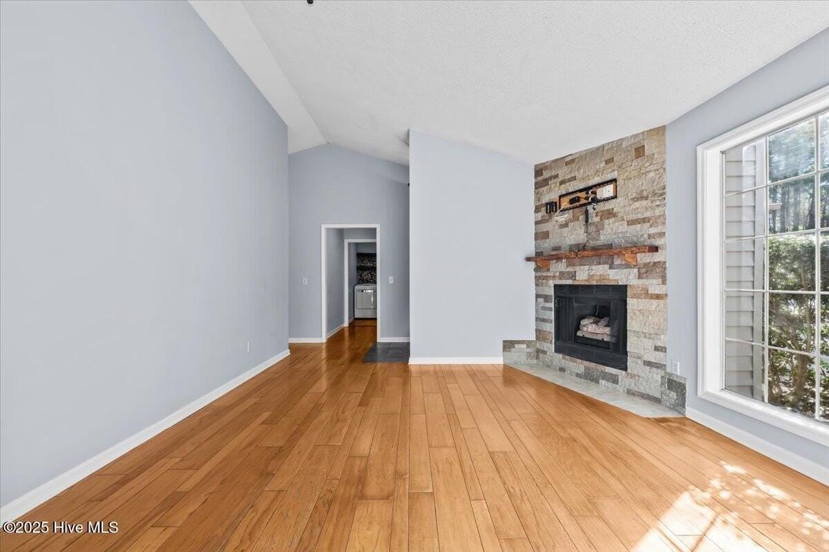 405 Spring Lake Dr - Photo 5 of 35