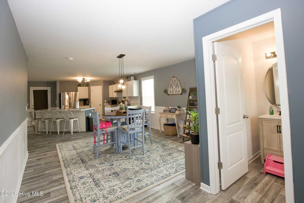 413 Century Ln - Photo 5 of 50