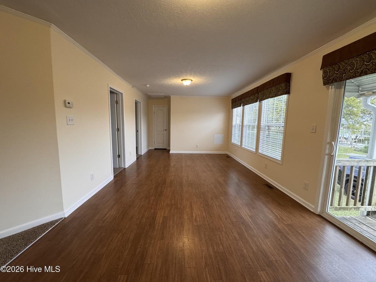 110 Palmetto Dr - Photo 7 of 17