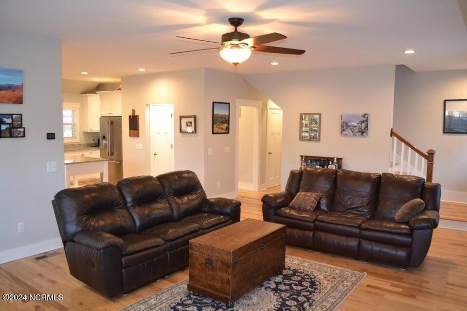 845 N May St - Photo 6 of 21