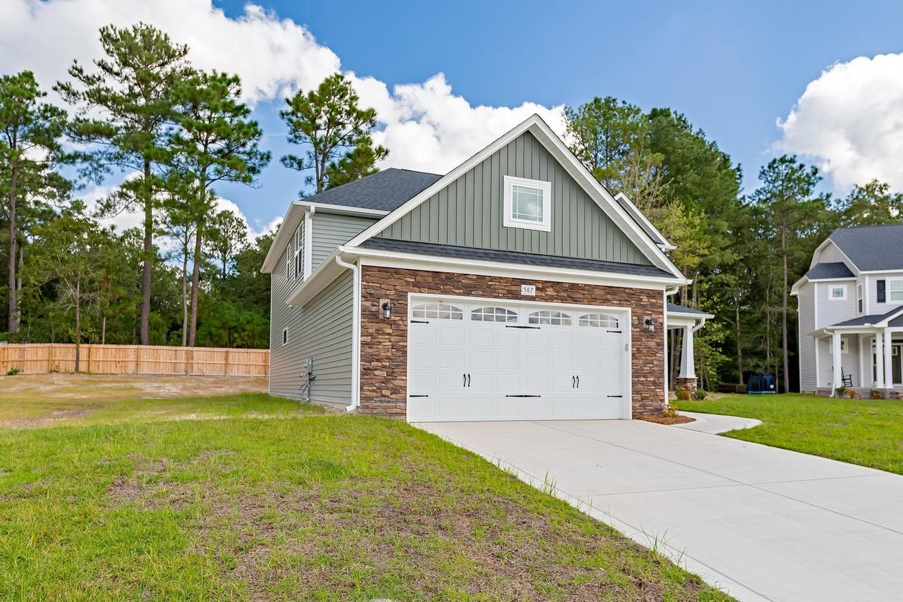 587 Foothills St - Photo 6 of 38