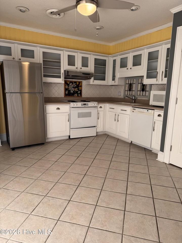 1 Portwest Townhouses Apt C #C - Photo 2 of 7