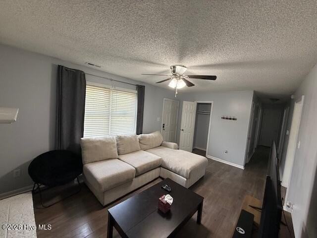 453 Hunting Green Dr - Photo 4 of 16