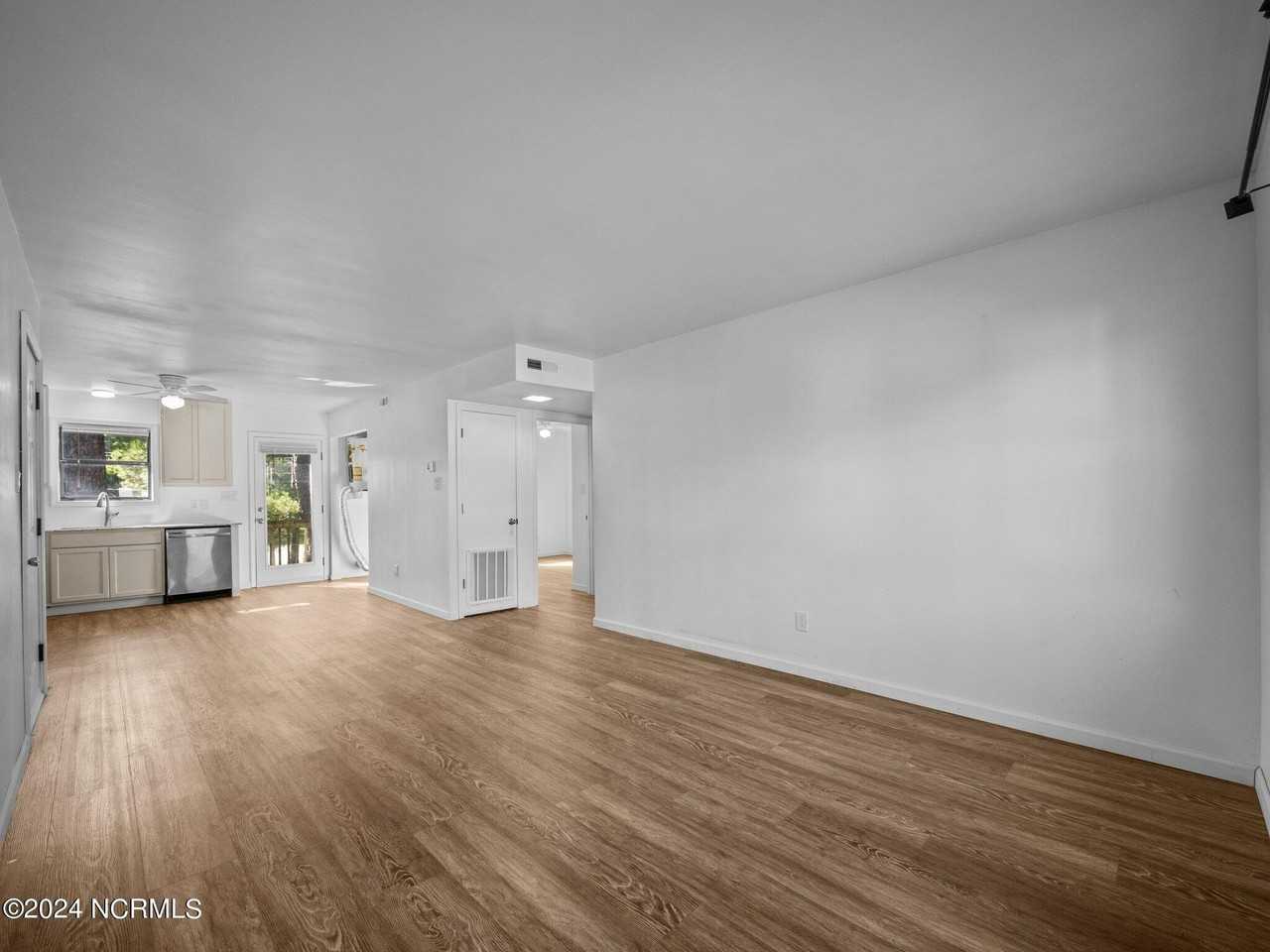 110 Ravenwood Dr #D - Photo 5 of 20