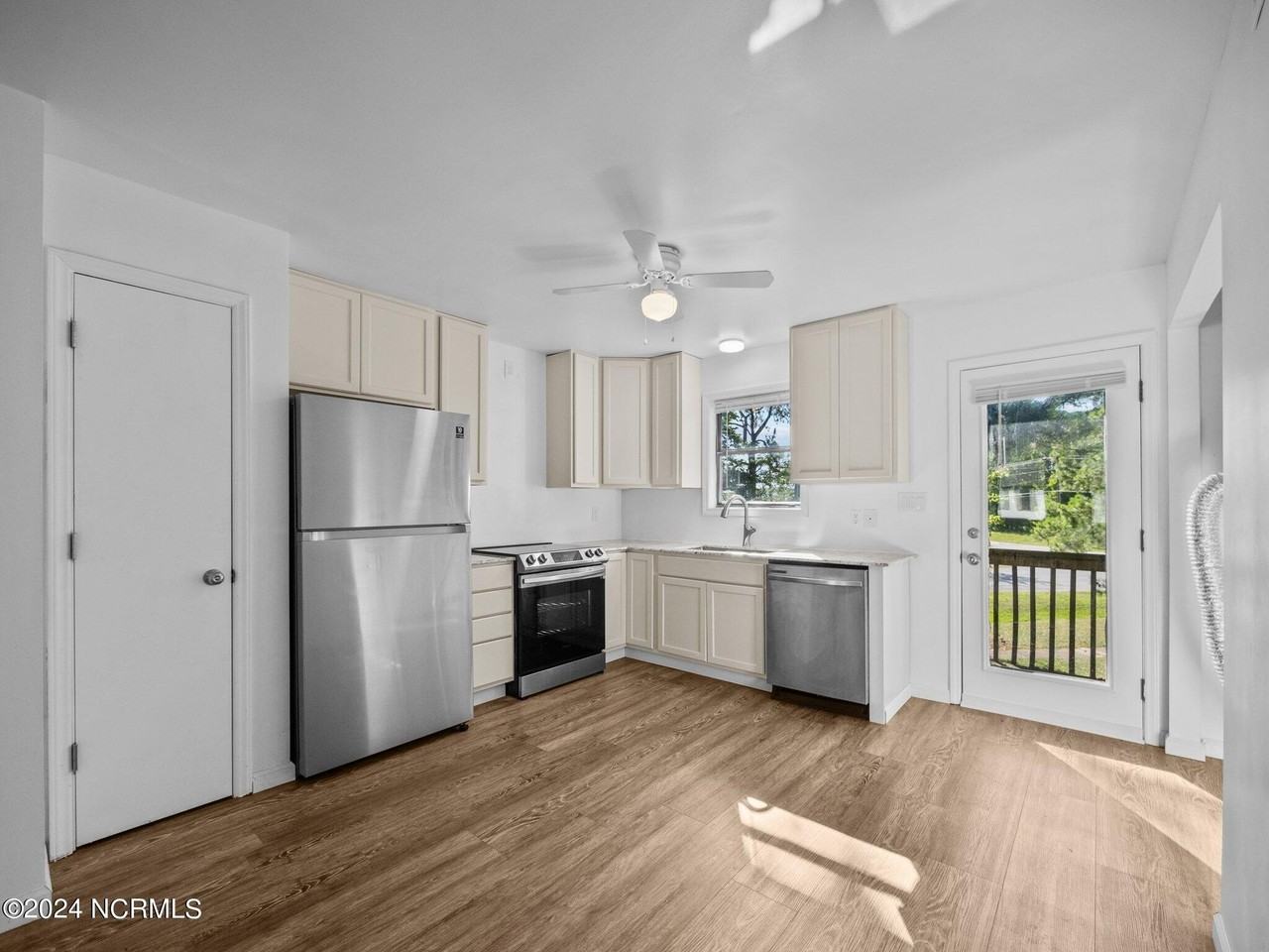 110 Ravenwood Dr #D - Photo 6 of 20