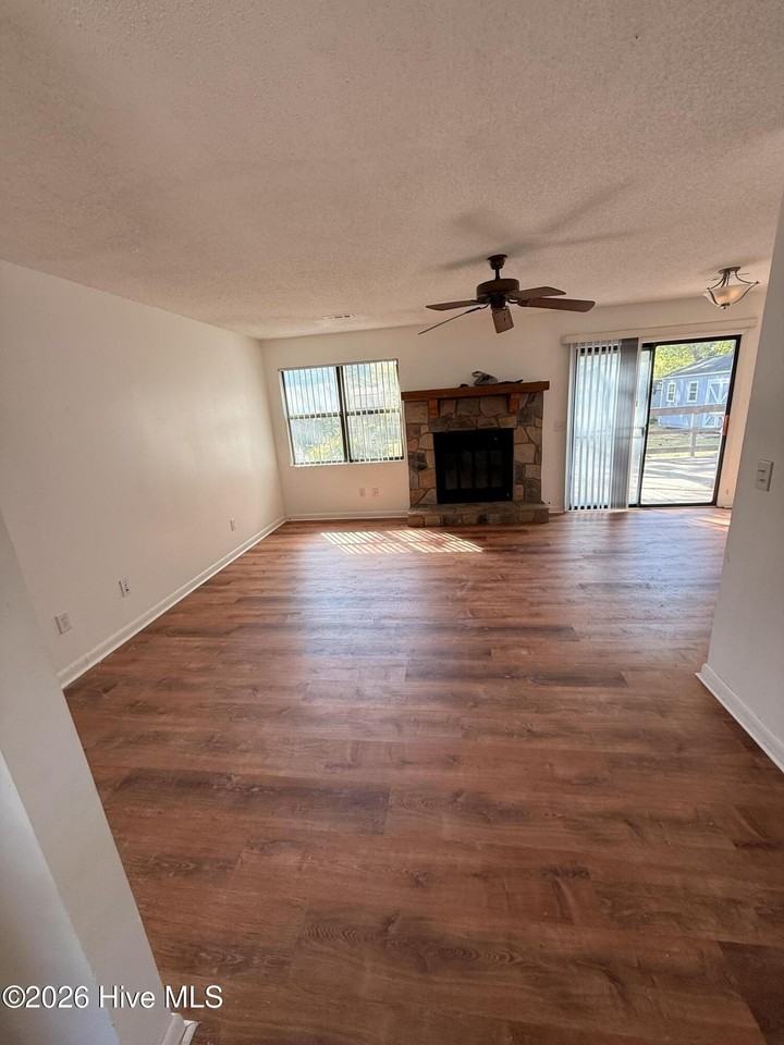 925 Hunting Ridge Rd - Photo 3 of 27