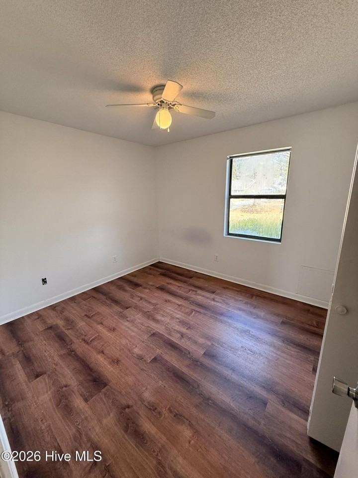 925 Hunting Ridge Rd - Photo 5 of 27