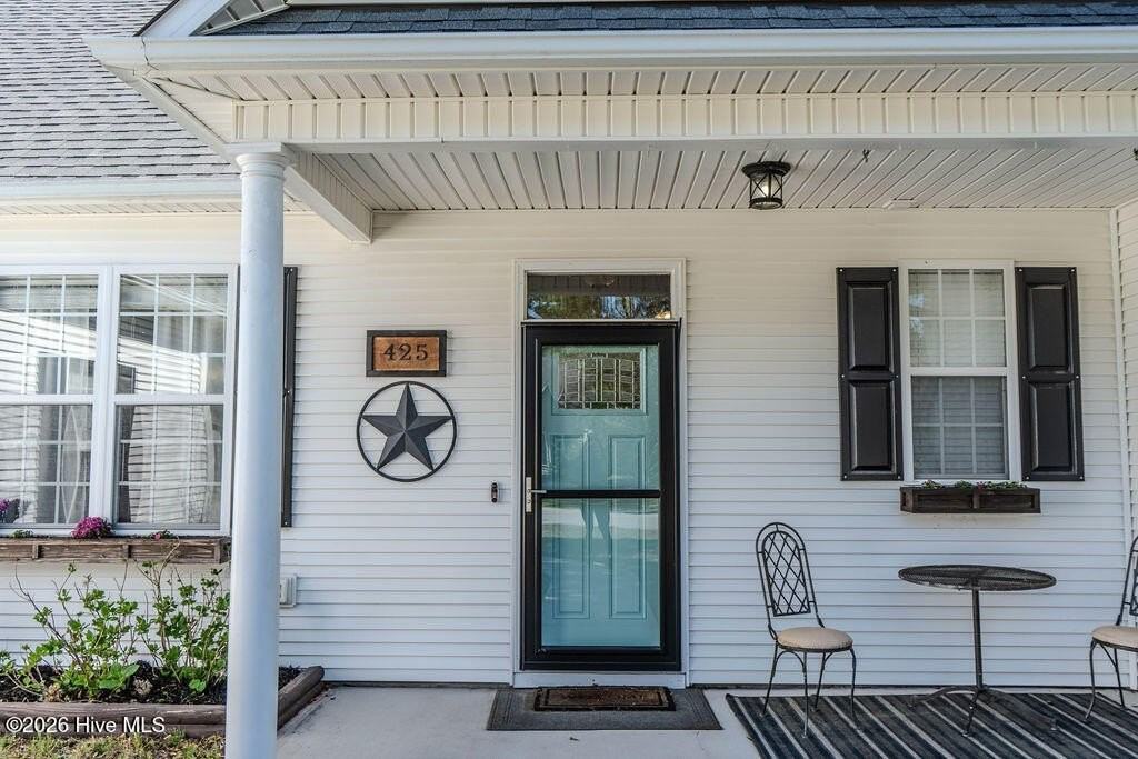 425 N Belvedere Dr - Photo 3 of 33