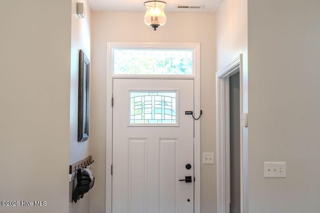 425 N Belvedere Dr - Photo 4 of 33