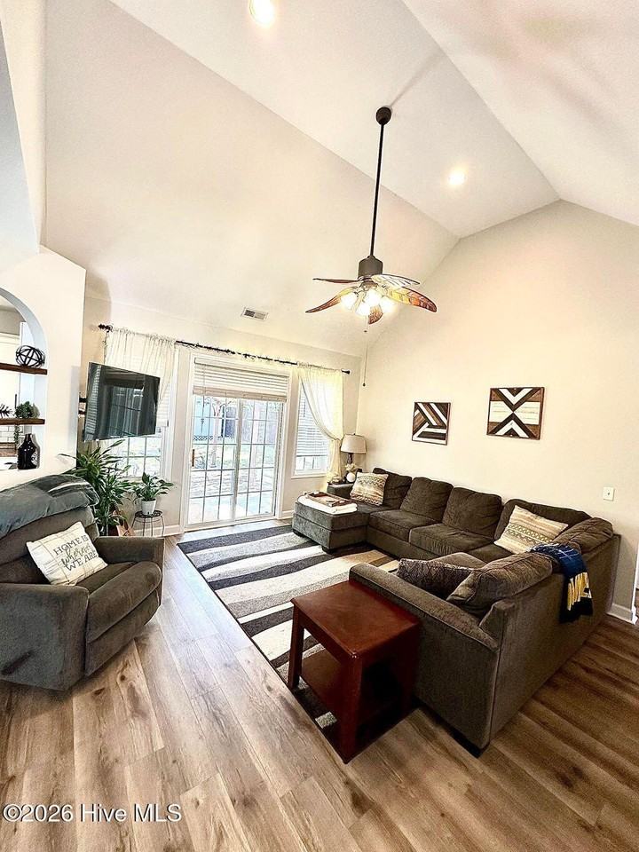 425 N Belvedere Dr - Photo 6 of 33