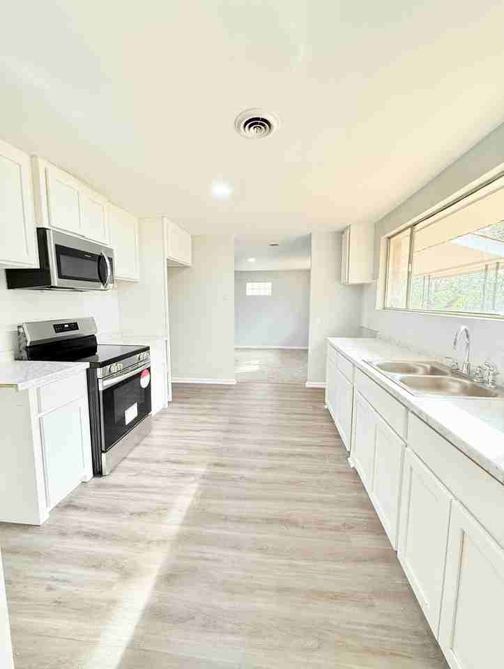 2612 Lumpkin Rd - Photo 4 of 17