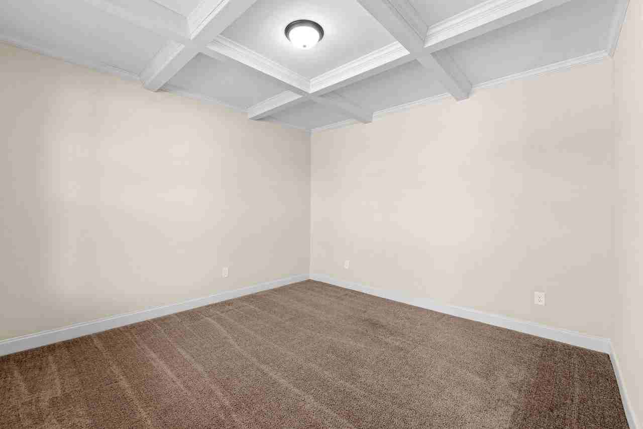 1405 Calumet Dr - Photo 6 of 29